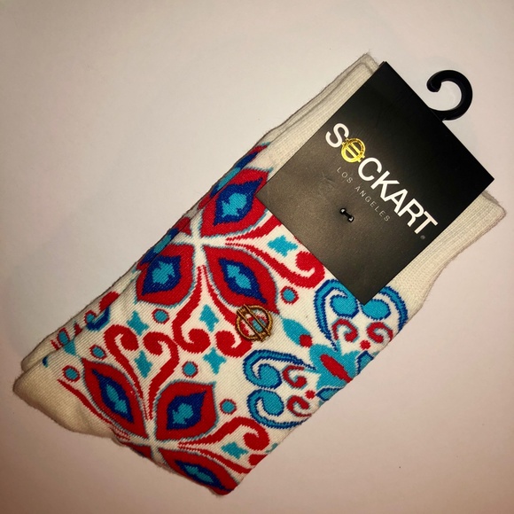 sockart Accessories - NWT Women’s Sockart Ivory flower like